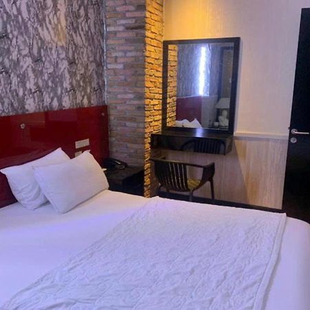 Gia Huyen Hotel Ho Şi Min Exterior foto